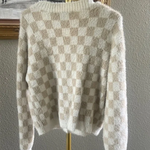 Women's Fuzzy Checkered Cardigan - Picture 7 of 8